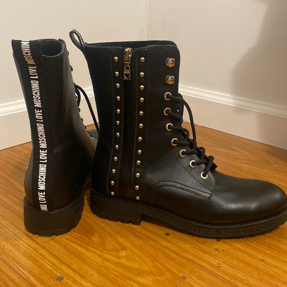 Moschino boots 😍